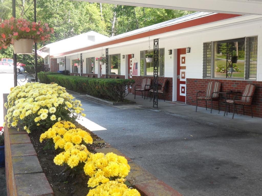 White Oak Motel & Cottages Holderness Bagian luar foto