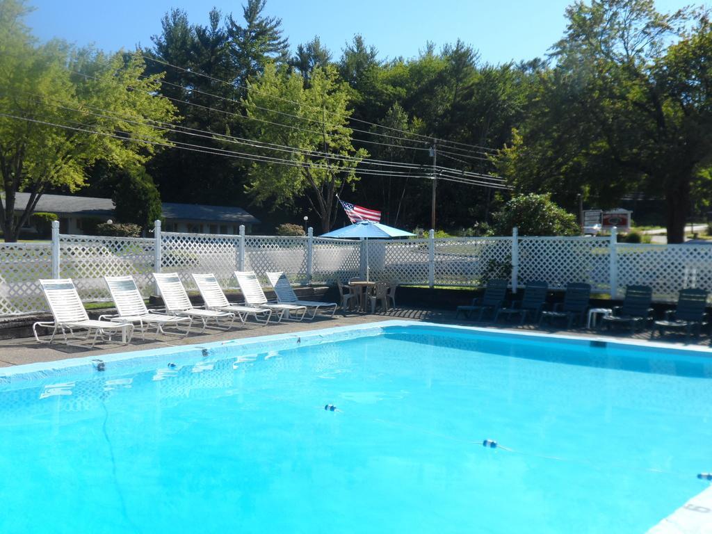 White Oak Motel & Cottages Holderness Bagian luar foto